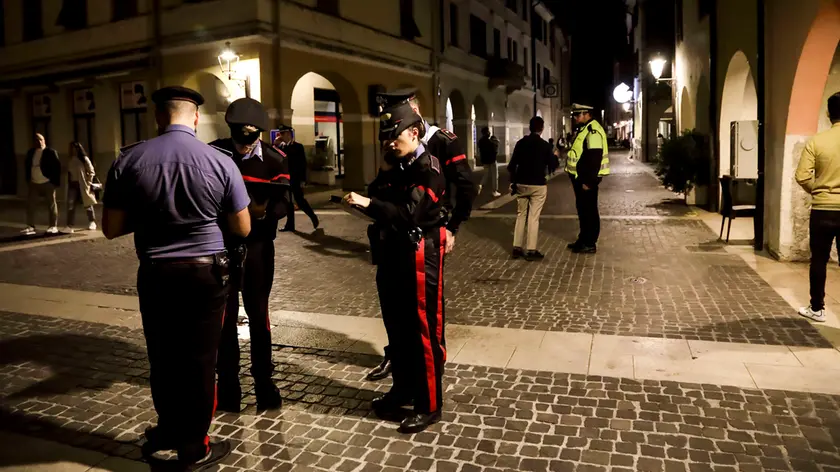 Controlli serali interforze in centro a Monfalcone in una foto d’archivio di Bonaventura