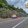 Vigili del fuoco impegnati sulla Costiera per gli alberi pericolanti