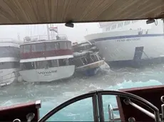 Il momento della collisione tra il traghetto e il battello (foto morski.hr)