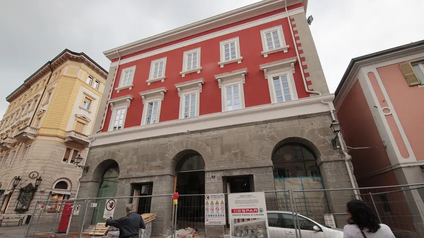 Il palazzo di piazza Cavana 2 dove sorgerà nuovo punto vendita Despar (Foto Lasorte)