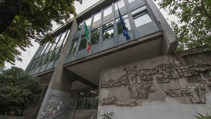 Il liceo Petrarca di via Rossetti (Lasorte)