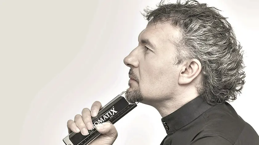 Gianfranco Littera, musicista romano, solista all’armonica a bocca