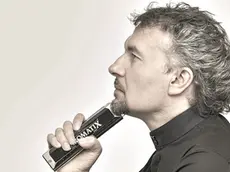 Gianfranco Littera, musicista romano, solista all’armonica a bocca