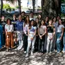 I centini del Buonarotti con gli insegnanti sotto gli alberi dell’ampio giardino del liceo Katia Bonaventura
