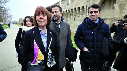 Gisèle Pelicot arriva al tribunale di Avignone