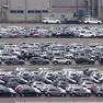 Un deposito di auto in attesa di essere vendute