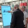 L’assessore Giorgio Rossi prova uno dei totem (Silvano)