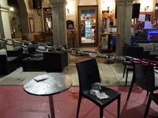 La scena al Caffé Teatro dopo il ferimento di tre giovani a opera di Alberto Bogaro il 17 febbraio scorso