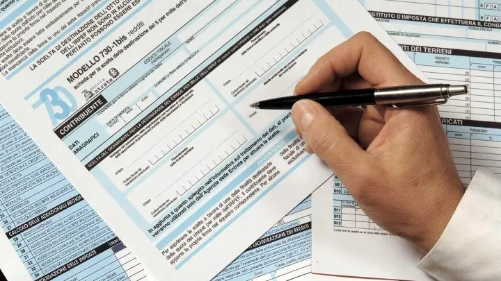 Contribuente alle prese con un modello 730