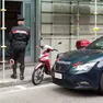 I Carabinieri in sopralluogo nel compro oro svaligiato