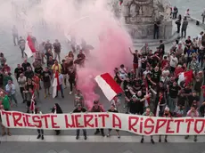La manifestazione in piazza Unità contro la proprietà americana (Lasorte)