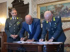 La firma dell'accordo in Comune (Lasorte)