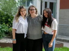 Giulia Fabris e Alessia Benes con la professoressa Solidoro (foto Bonaventura)