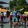 Jonathan Milan a braccia alzate sul traguardo di Laval, ottava tappa del Tour de France (foto Bettini / Petrussi)