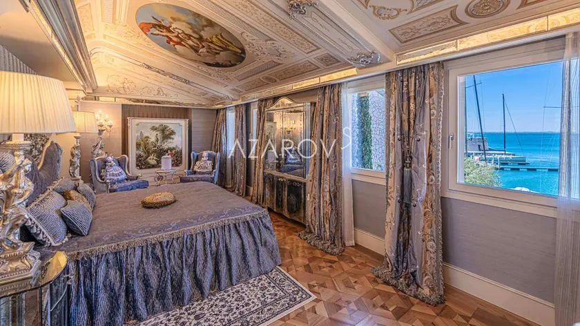 Gli interni della villa a Portopiccolo