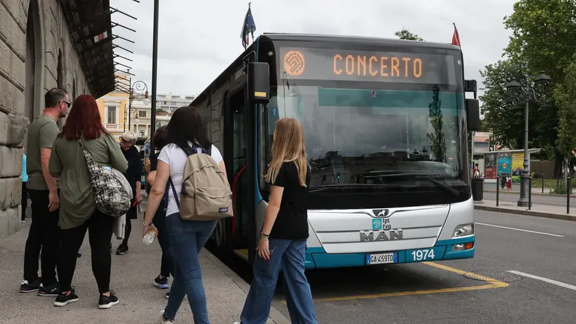 Le navette da piazza della Libertà per il concerto dei Måneskin