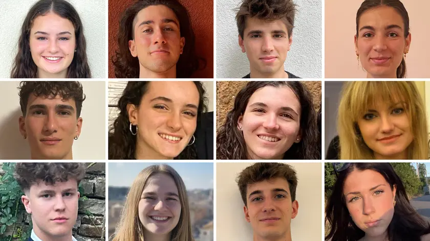 I centini del liceo Oberdan di Trieste: al centro le due gemelle