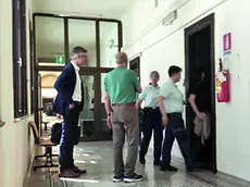 L’interrogatorio in Procura: da sinistra l’avvocato Scrascia, il pm Frezza e Podmenich