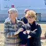 Armanda Colusso (a destra), madre di Alberto Trentini, assieme ad Ottavia Piccolo durante una manifestazione a Venezia