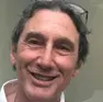 A sinistra il prof. Maurizio Pagliaro, a destra, nella foto di Lasorte, l'istituto Da Vinci dove insegnava