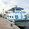 La punta est di Lignano e, sotto, una delle barche da Marano