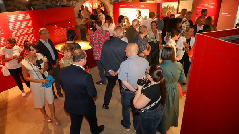 Il pubblico all'inaugurazione (Tibaldi)
