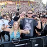 L'entusiasmo dei fan prima del concerto (Lasorte)
