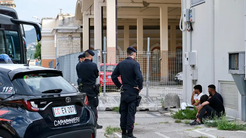 I militari dell'Arma all'ingresso di Porto vecchio (foto Massimo Silvano)