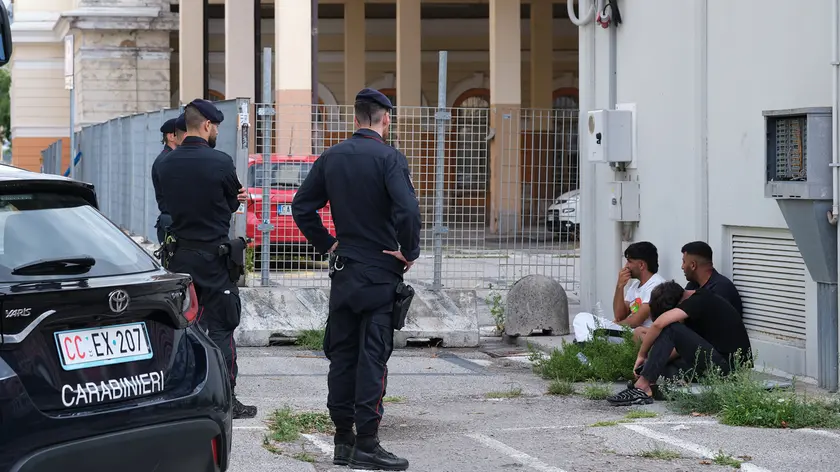Un momento dell’operazione in Porto Vecchio condotta dai Carabinieri (foto Silvano)