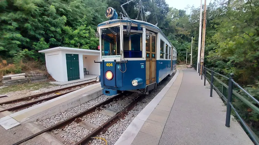 Il Tram di Opicina fermo dopo l'incidente (Bruni)