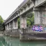 Il ponte ciclopedonale di Straccis da cui in molti si tuffano nell’Isonzo (Tibaldi)
