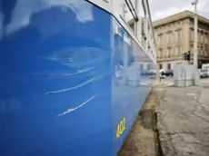 I danni subiti dalla carrozza 402 nel sinistro avvenuto giovedì a sole due ore dalla ripartenza del servizio