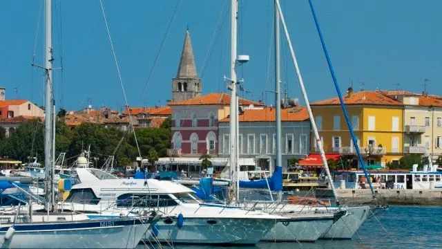 Un'immagine panoramica della cittadina di Parenzo