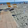 La passerella per le carrozzelle che non arriva al mare
