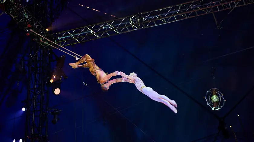 Uno dei momenti del Cirque su Soleil a Trieste