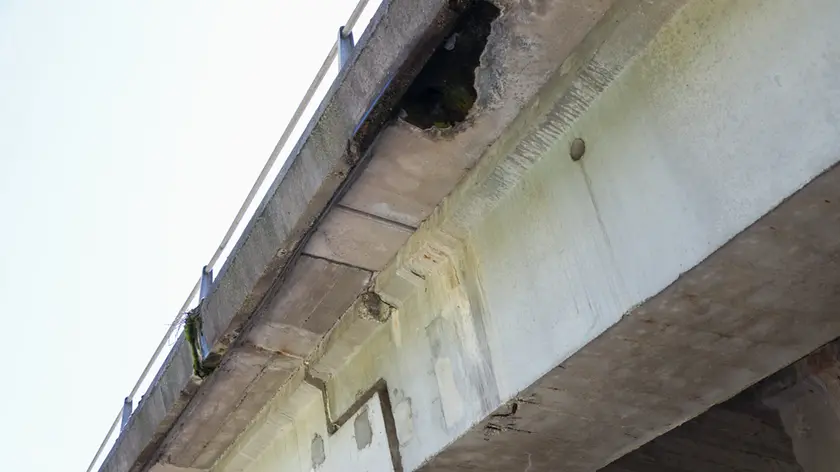 Crepe e infiltrazioni lungo il Viadotto a Gorizia (Foto Tibaldi)