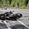 Le moto e lo scooter accartocciati in strada Costiera (Lasorte)
