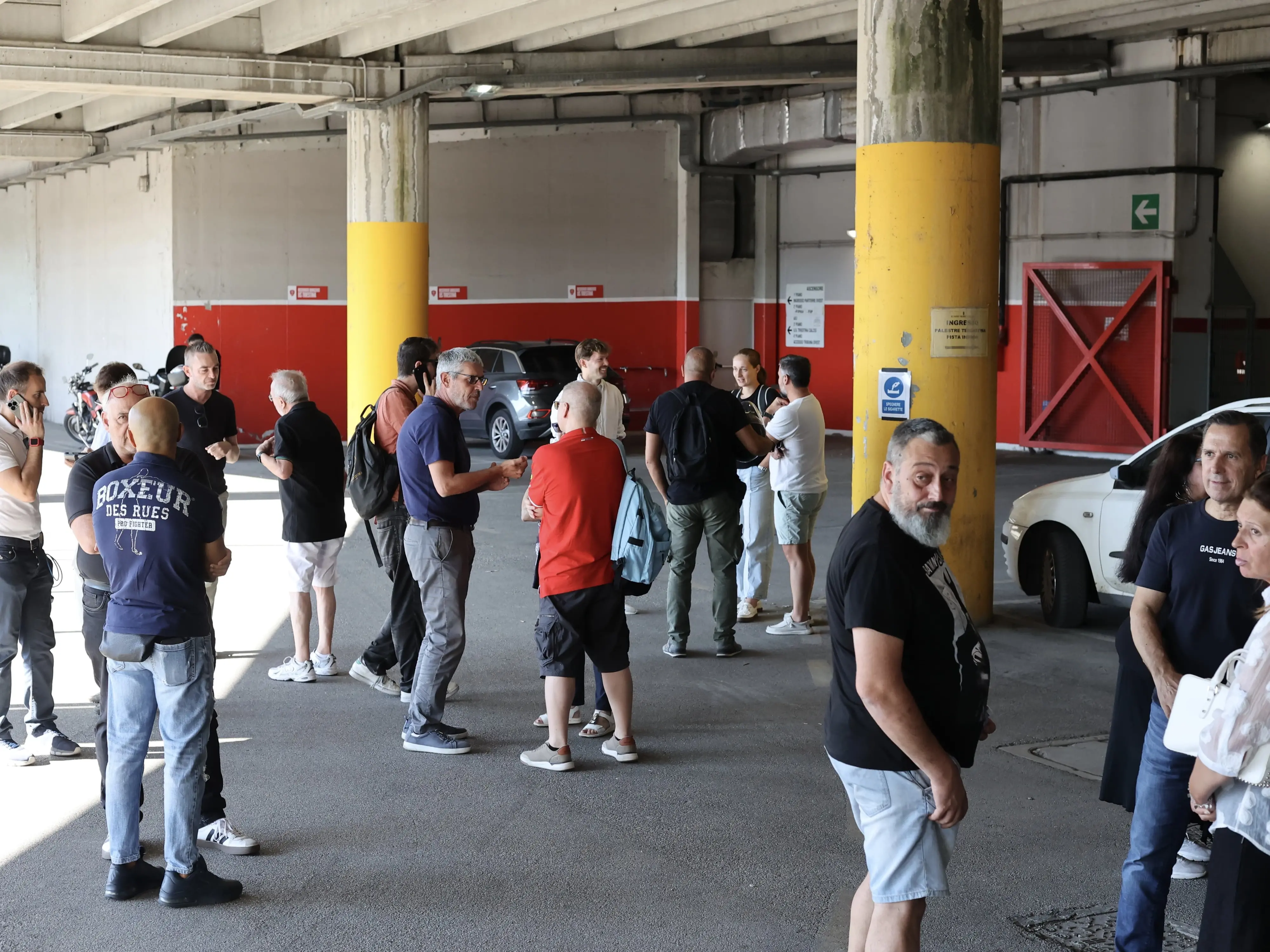 I tifosi al parcheggio dello stadio Rocco (Lasorte)