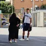 Moretti parla con una tifosa dopo essersi allenato da solo al Grezar (Lasorte)