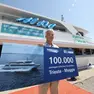 Il vincitore del premio per il traguardo dei 100mila passeggeri sulla Trieste-Muggia (Lasorte)