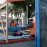 I lavori per l'installazione del nuovo totem a Monfalcone