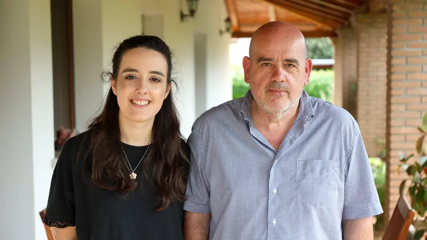 Paolo Nanut assieme alla figlia Valentina che sta portando avanti l’attività con amore e dedizione Foto Daniele Tibaldi