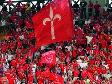 La bandiera con l’alabarda, simbolo di Trieste e della Triestina, svetta nella Curva Furlan