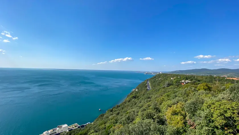 Il panorama che si ammira dalla vedetta Tiziana Weiss in una foto tratta dal portale Turismo Fvg