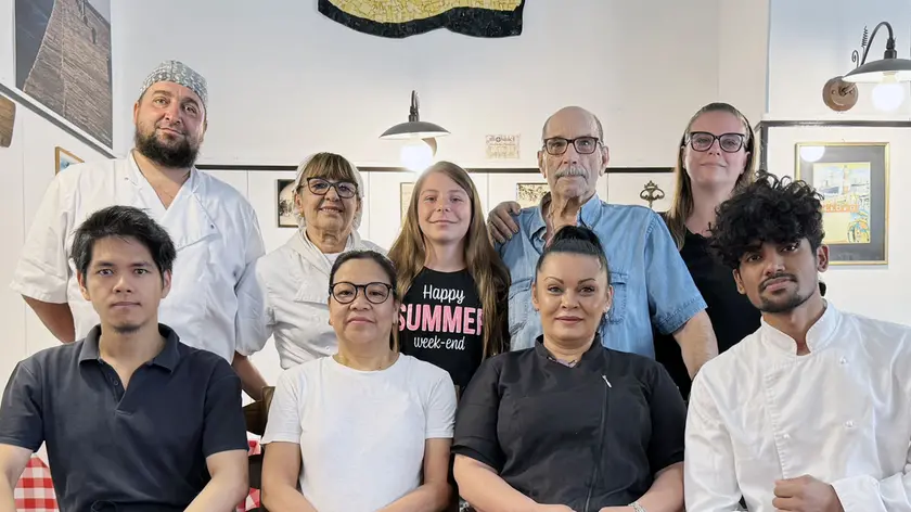 La famiglia Scarpa e i collaboratori. Foto Lasorte