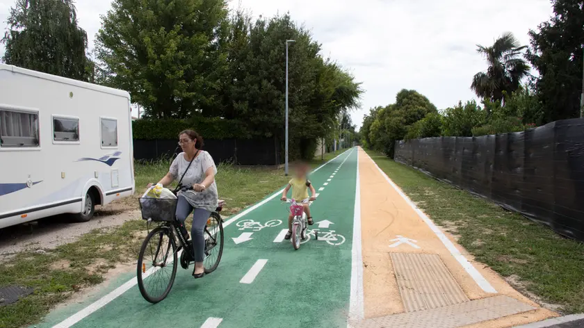 Un punto della futura ciclabile e il tratto già esistente Katia Bonaventura