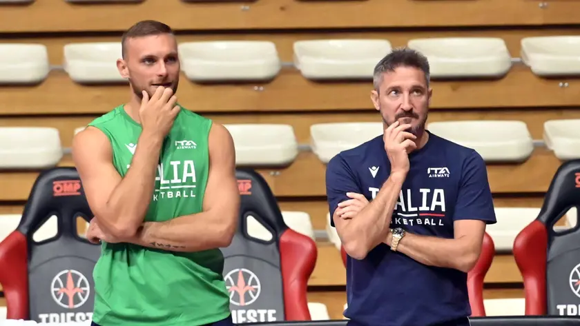 I triestini Tonut e Pozzecco durante l’allenamento dell’Italbasket al PalaRubini (Bruni)