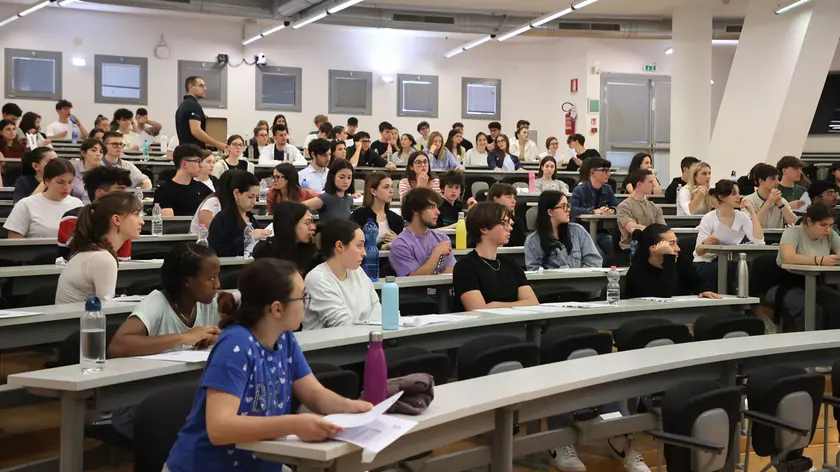 Nella foto d’archivio studenti ai test di ingresso per Medicina