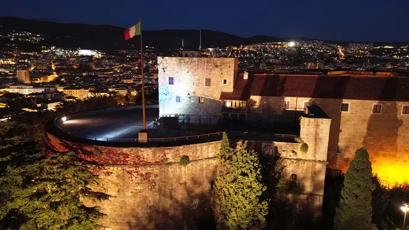 Il Castello di San Giusto è sempre più gettonato dai turisti. Foto Bruni