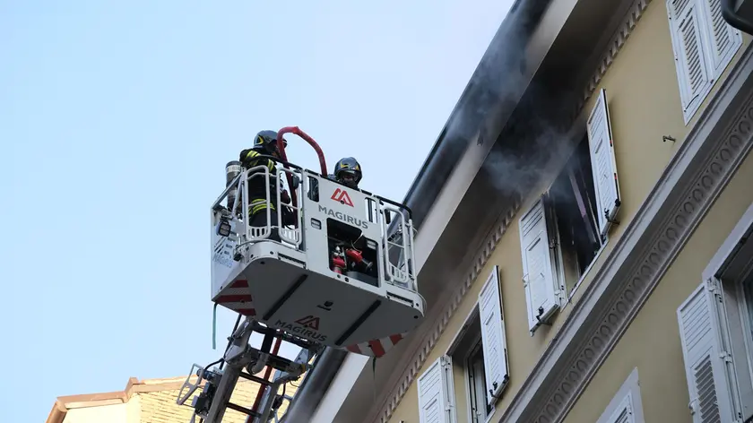 L'incendio in un appartamento di via Crispi (Silvano)